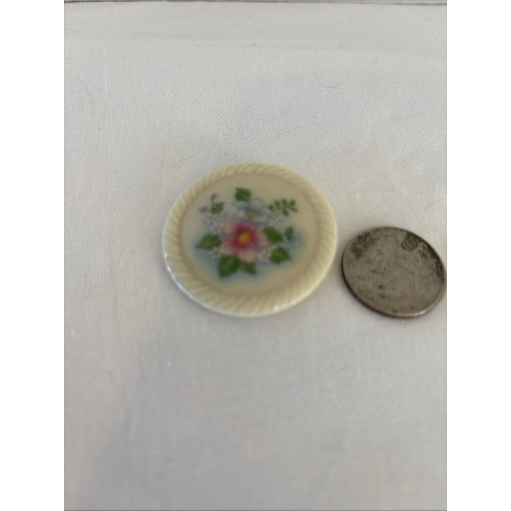 Vintage AVON Porcelain Pin Cream Pink Blue Floral Round Medallion 1.5" - Picture 4 of 6